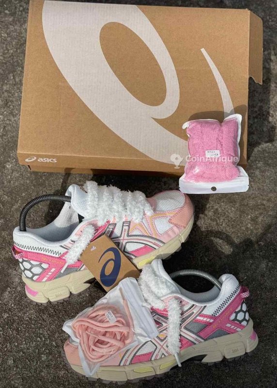 Baskets Asics dans le carton