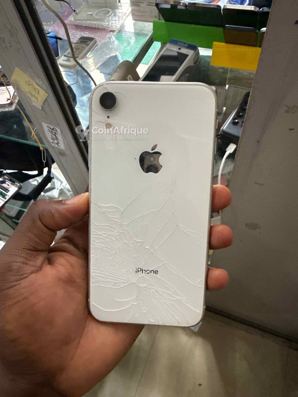 iPhone XR – dos fissuré, sans Face ID