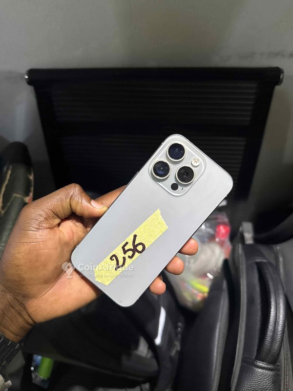 iPhone 15 Pro 256 Go