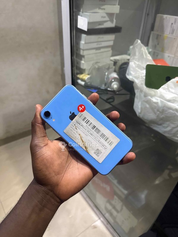 iPhone XR 64 Go
