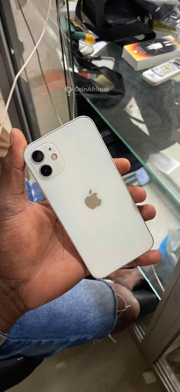 iPhone 12 64 Go