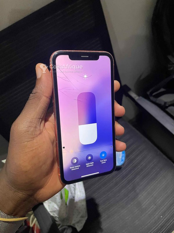 iPhone XR 64 Go – écran abîmé