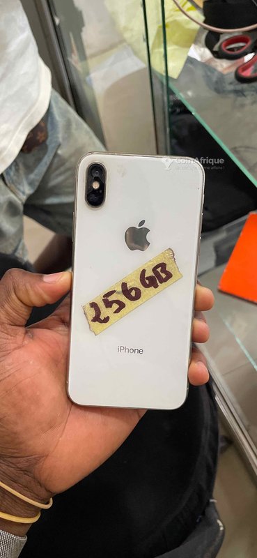 iPhone X 256 Go – sans Face ID, caméra à revoir