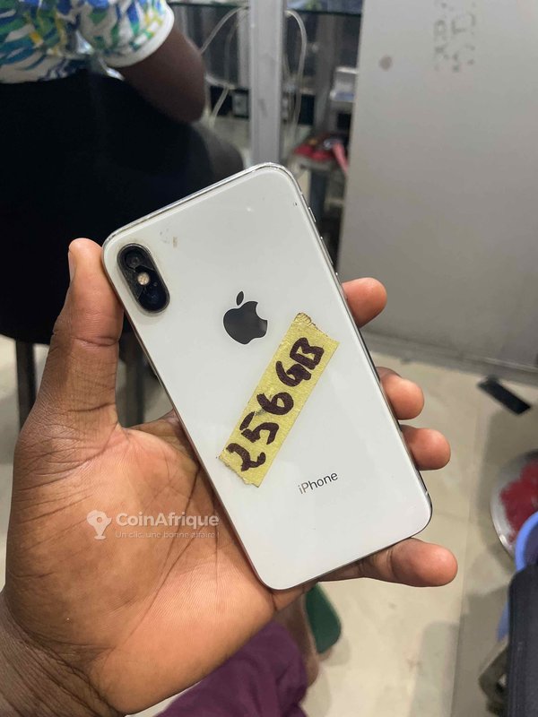 iPhone X 256 Go – sans Face ID, caméra à revoir