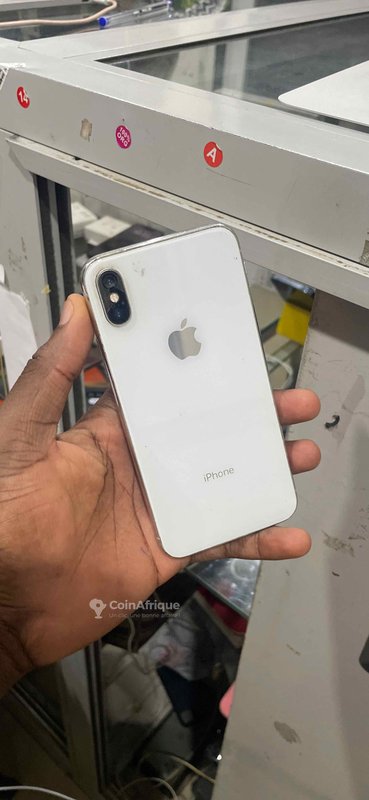 iPhone X 64 Go – sans Face ID, caméra à revoir