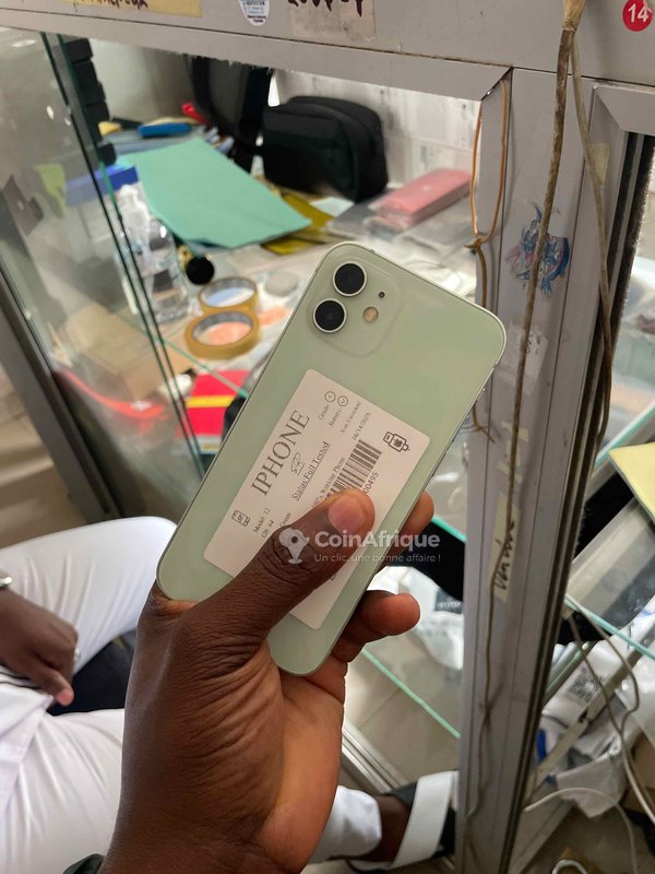iPhone 12 64 Go