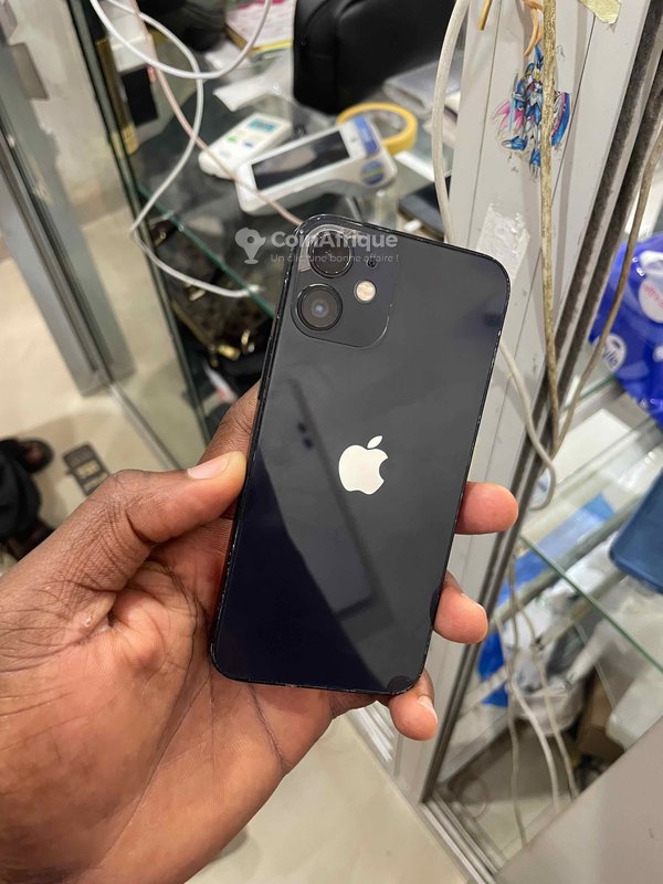 iPhone 12 Mini 64 Go – écran abîmé