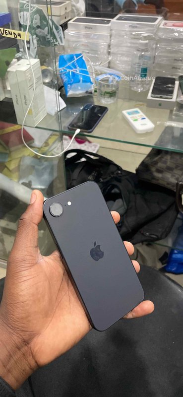 iPhone 16e 128 Go