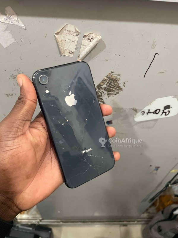 iPhone XR 64 Go – dos fissuré