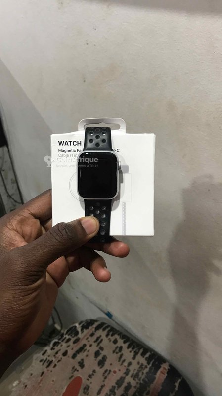 Apple Watch série SE 1er génération 40mm