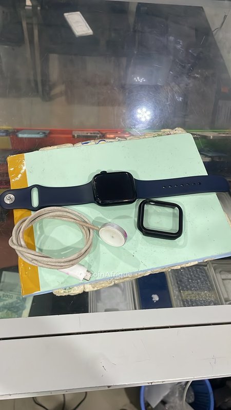 Apple Watch série 9 en bon état 45mm