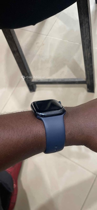 Apple Watch série 9 45mm en bon état