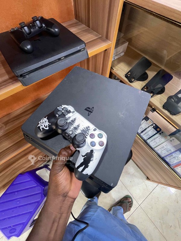 Ps4 slim non craquée une manette