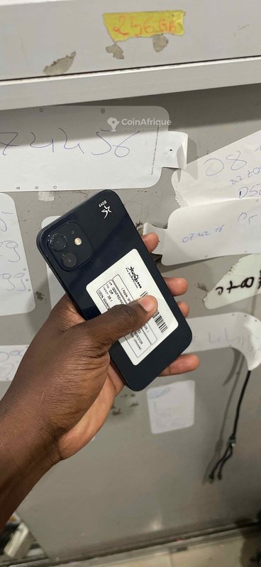 iPhone 12 64 Go