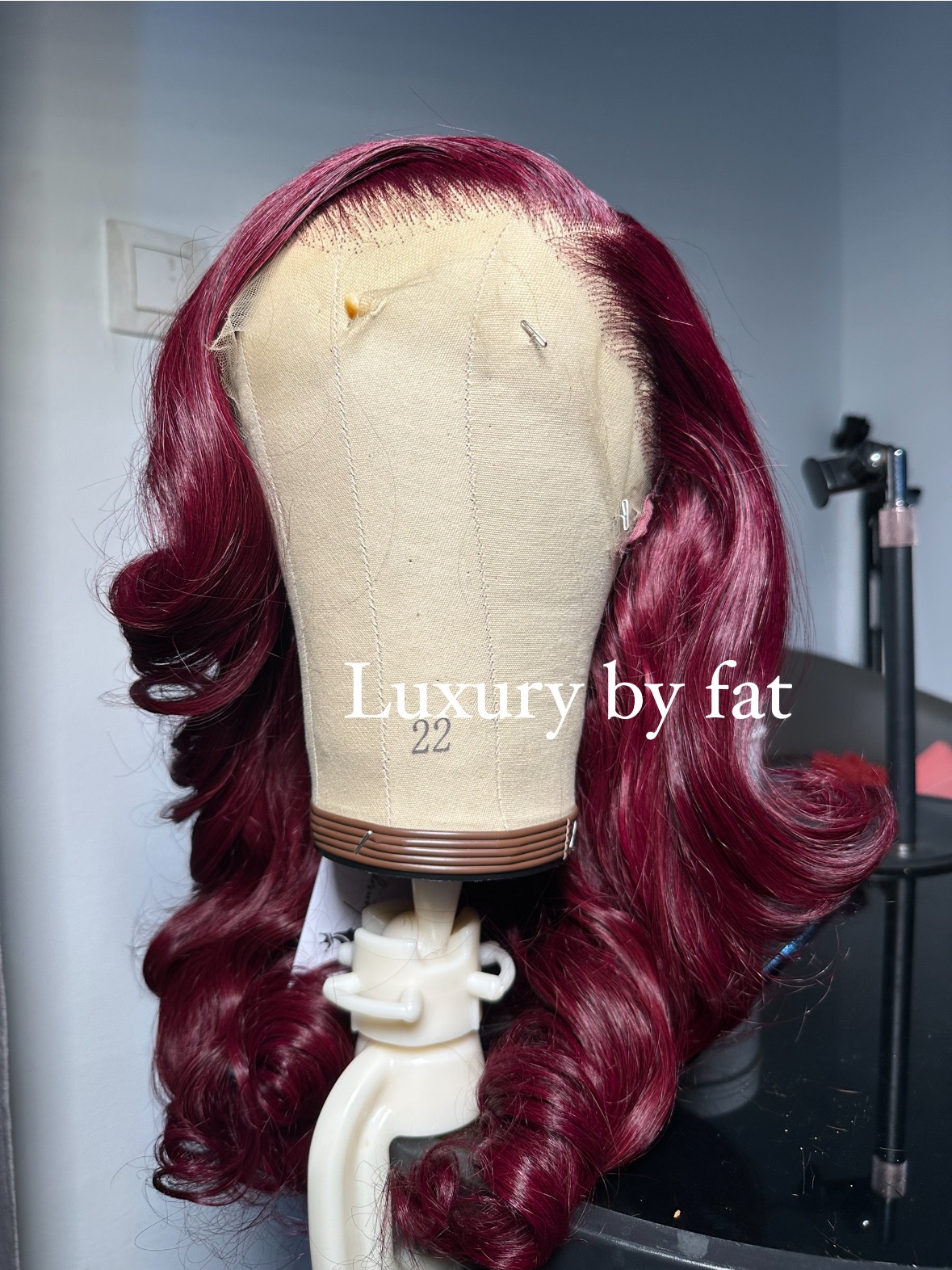 𝐻𝑜𝓁𝓎𝓌𝑜𝑜𝒹 𝓆𝓊𝑒𝑒𝓃